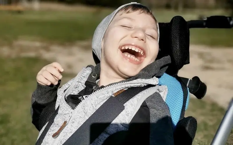 Alexandru - După terapia cu celule stem pentru paralizie cerebrală